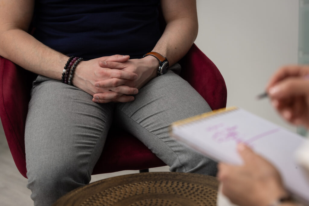 Photographie d'un entretien préalable lors d'une séance de ThetaHealing